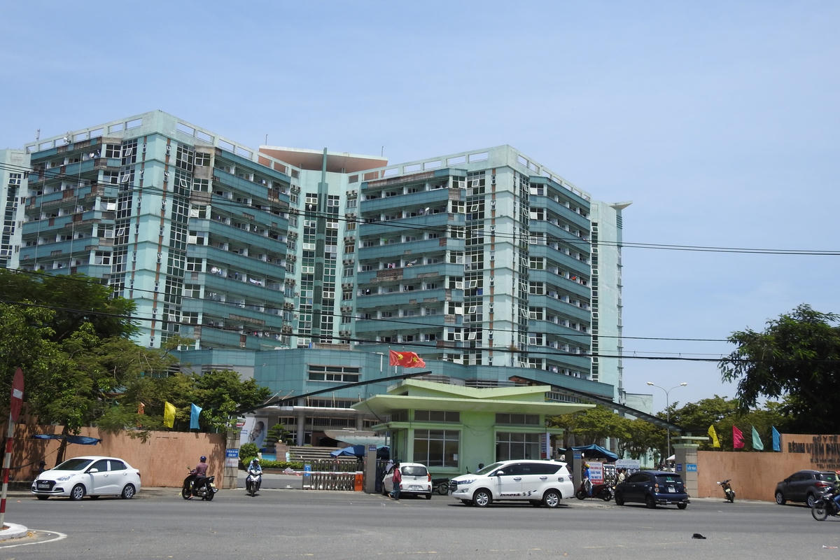 Bệnh viện Phụ sản - Nhi Đà Nẵng, nơi đang chăm sóc cho bé trai sơ sinh bị bỏ rơi. Ảnh B.Nguyên.