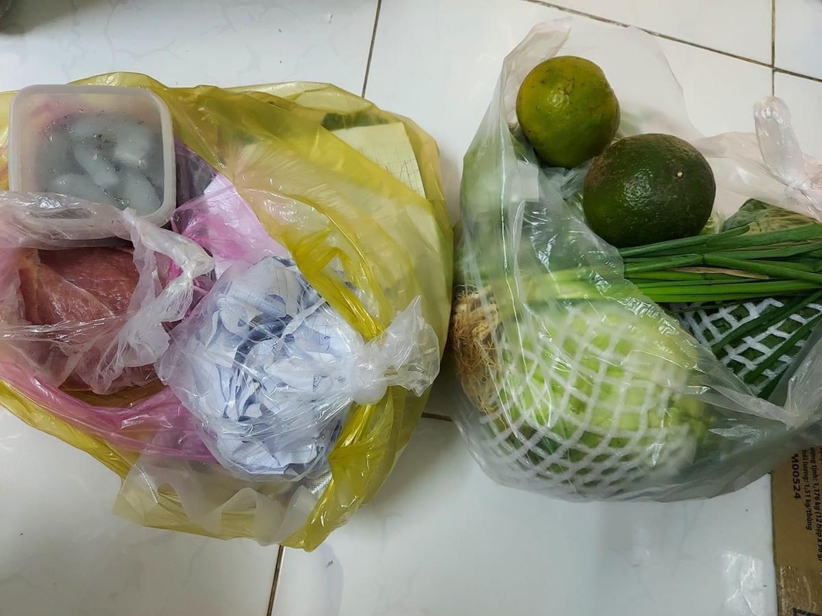 Rau xanh được chuyển từ quê lên phố.