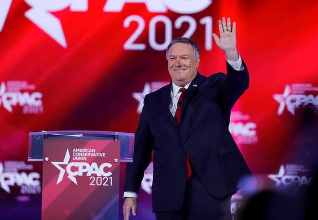 Cựu Ngoại trưởng Mỹ Mike Pompeo, nhân vật thân cận nổi bật của ông Trump trong nhiệm kỳ tổng thống 4 năm, cũng xuất hiện tại sự kiện.  