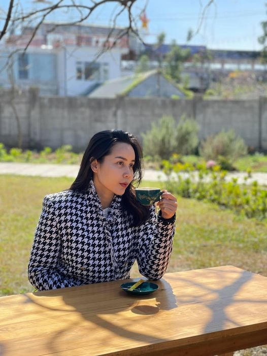 Lưu Hương Giang "mạnh dạn up tấm hình không trang điểm".