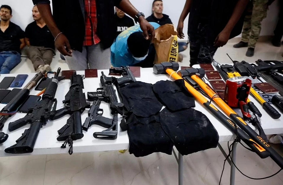 Haiti thu giữ nhiều vũ khí của nhóm nghi phạm (Ảnh: Reuters)..
