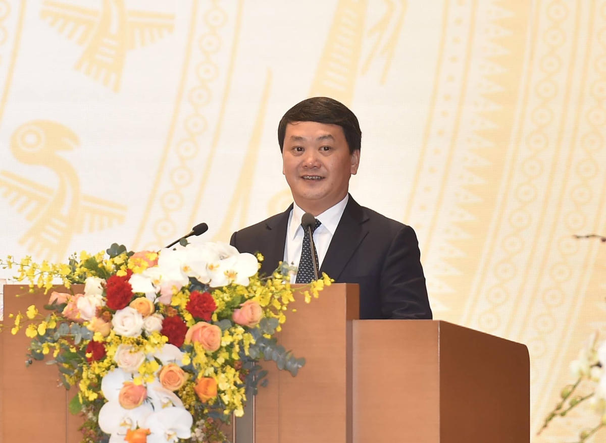 Phó Chủ tịch - Tổng Thư ký Hầu A Lềnh phát biểu tại Hội nghị. Ảnh: Quang Hiếu.