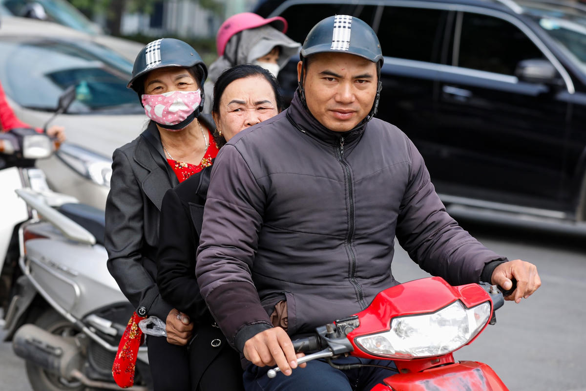 Nhiều người vẫn không đeo khẩu trang.