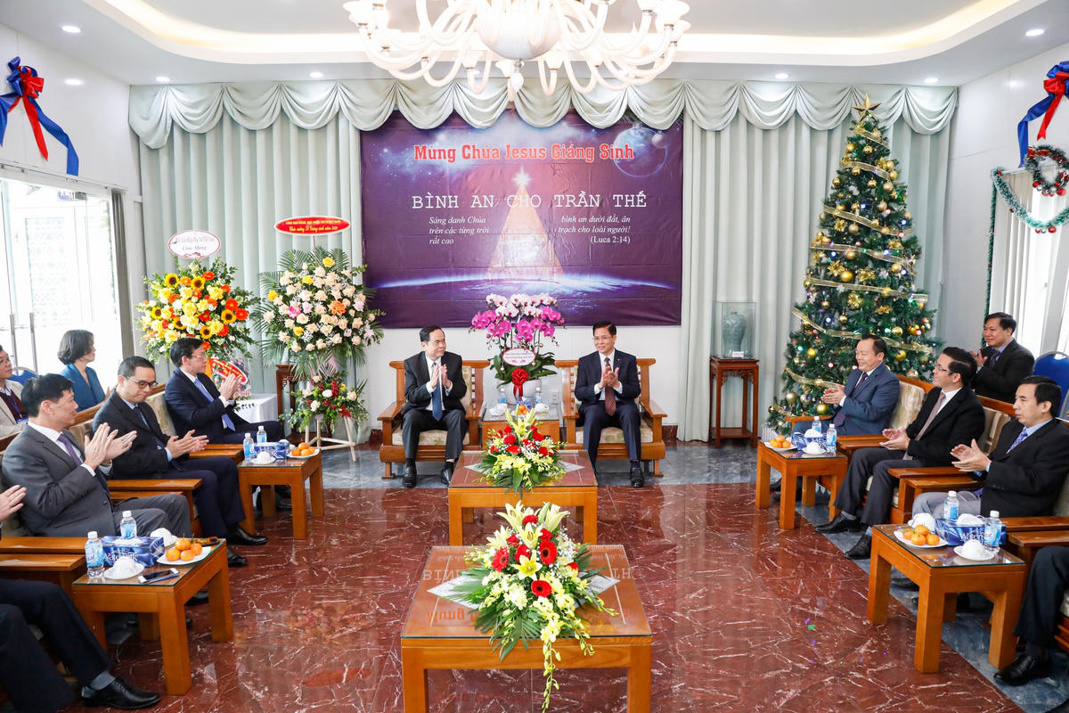 Đoàn đại biểu lãnh đạo Đảng, Nhà nước, MTTQ Việt Nam chúc mừng Hội thánh Tin lành Việt Nam (Miền Bắc).