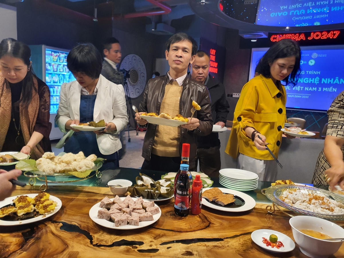 Ẩm thực đường phố Thành Nam gây ấn tượng mạnh với người thưởng thức.