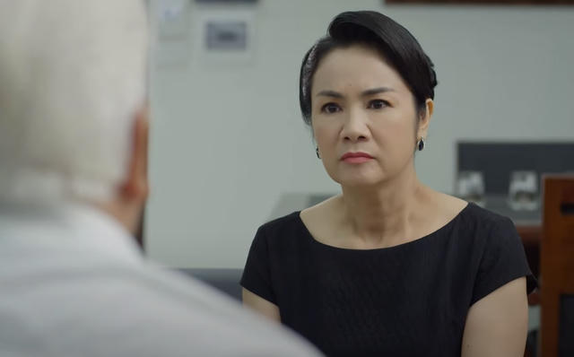 Cảnh bà Bạch Cúc bày tỏ thái độ với ông Phan.