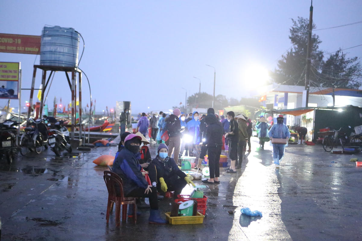 "Thủ phủ" hải sản Hà Tĩnh, phiên chợ đặc biệt. 