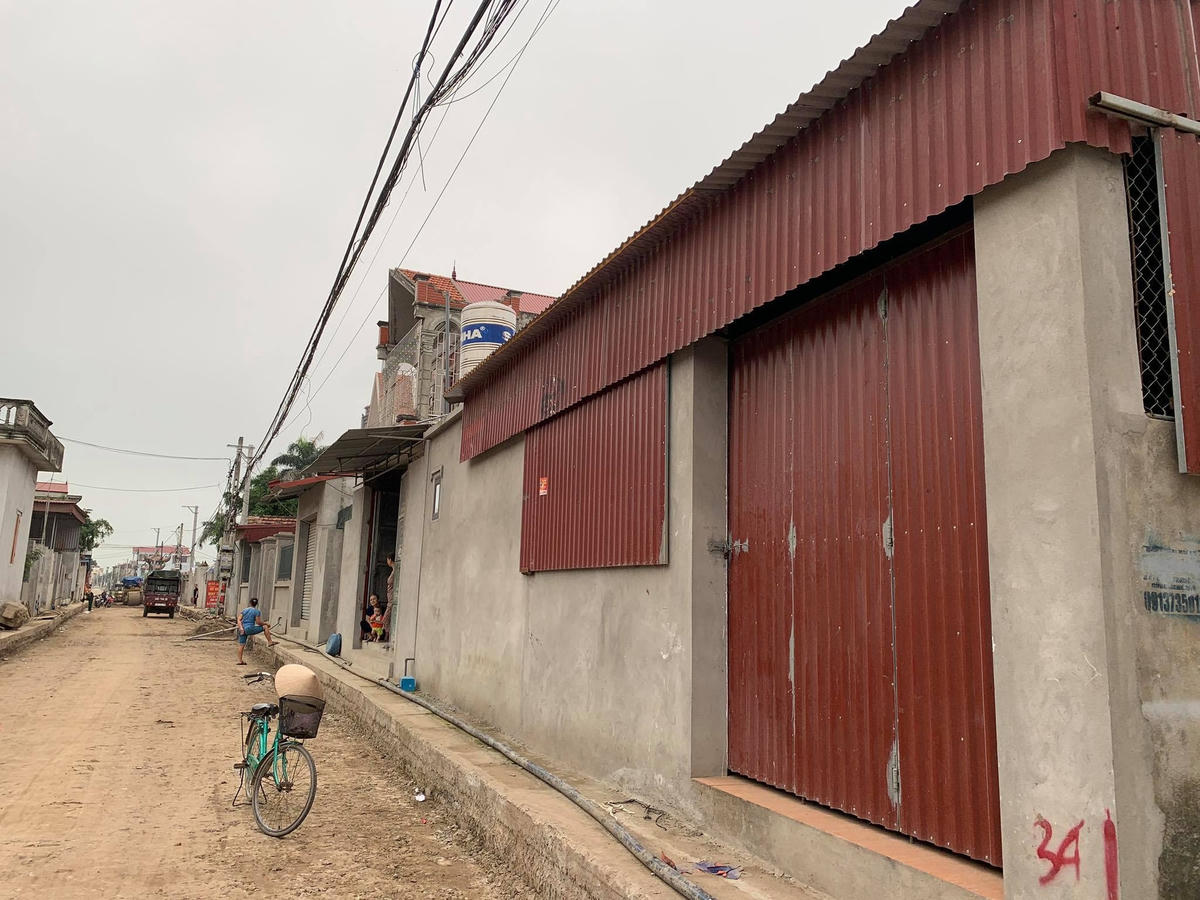 Hưởng ứng lời mời gọi của Linh mục chánh xứ Tạ Ngọc Nghiệp, 70 hộ dân ở địa phương đã tình nguyên tháo dỡ công trình, tường bao, xây lùi lại, lấy đất hiến góp phục vụ việc mở rộng đường.