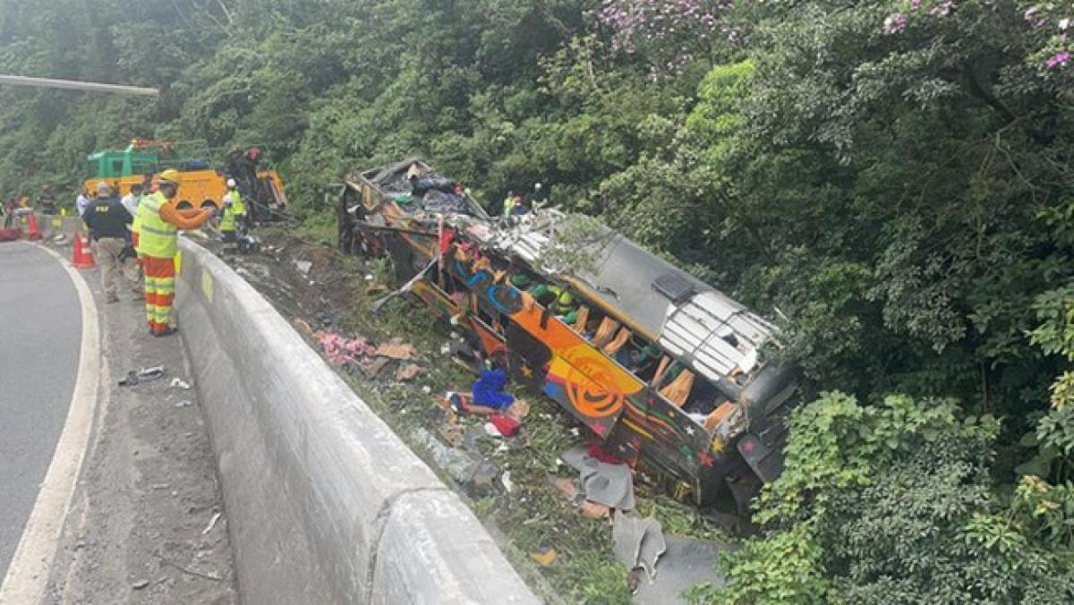 Brazil: Lật xe khách trên đường cao tốc, hơn 18 người thiệt mạng