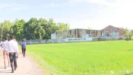 "Tịnh thất bồng lai" đổi tên thành "thiền am bên bờ vũ trụ" (Ảnh: baolongan.vn)