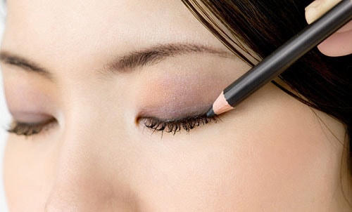 Mẹo&nbsp;kẻ viền mi&nbsp;không chảy nước mắt khi makeup
