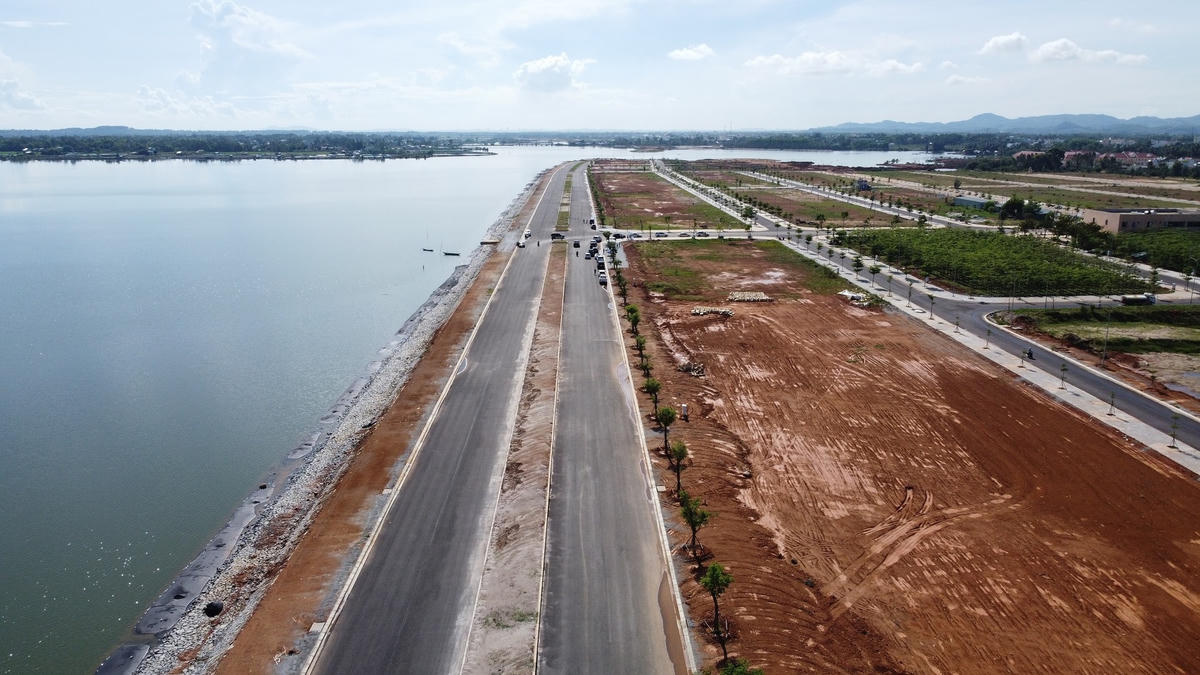 Tuyến đường nối biển với đất liền và sân bay Chu Lai.