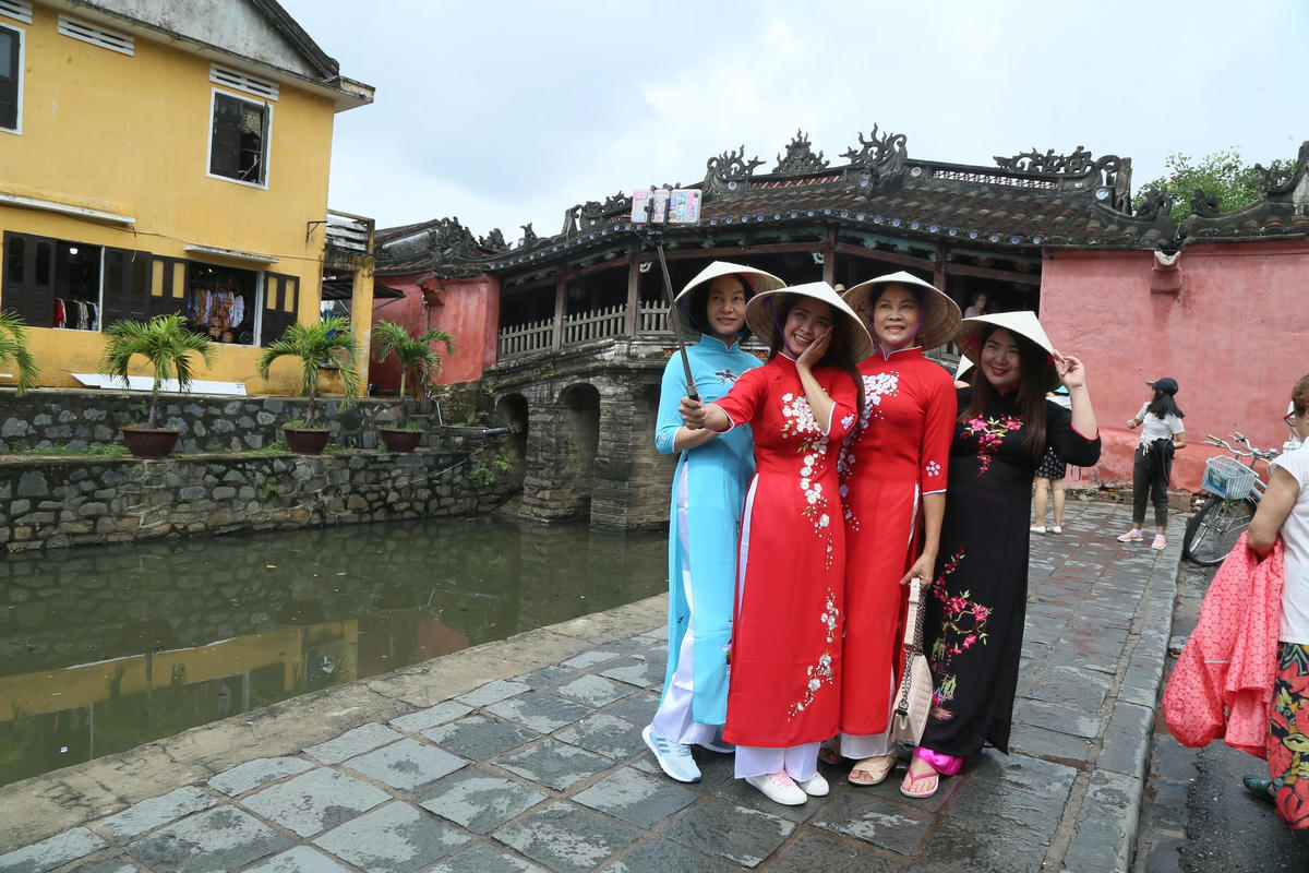 Du lịch Việt đang cần một “chất keo” gắn kết. Ảnh: Quang Vinh.