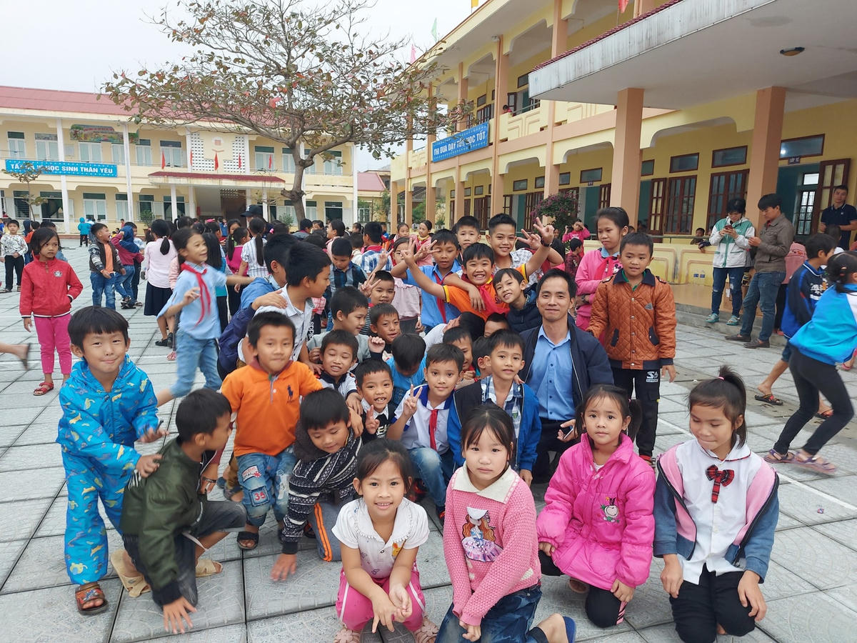Mùa đông, cần mặc ấm khi trẻ đến trường.