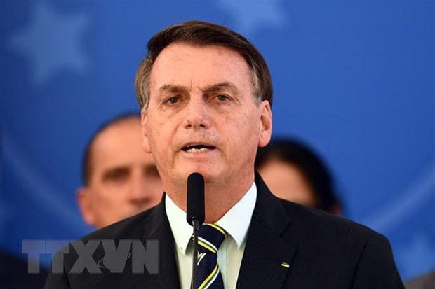 Tổng thống Brazil Jair Bolsonaro phát biểu tại cuộc họp báo ở Brasilia ngày 24/4/2020. (Ảnh: AFP/TTXVN).