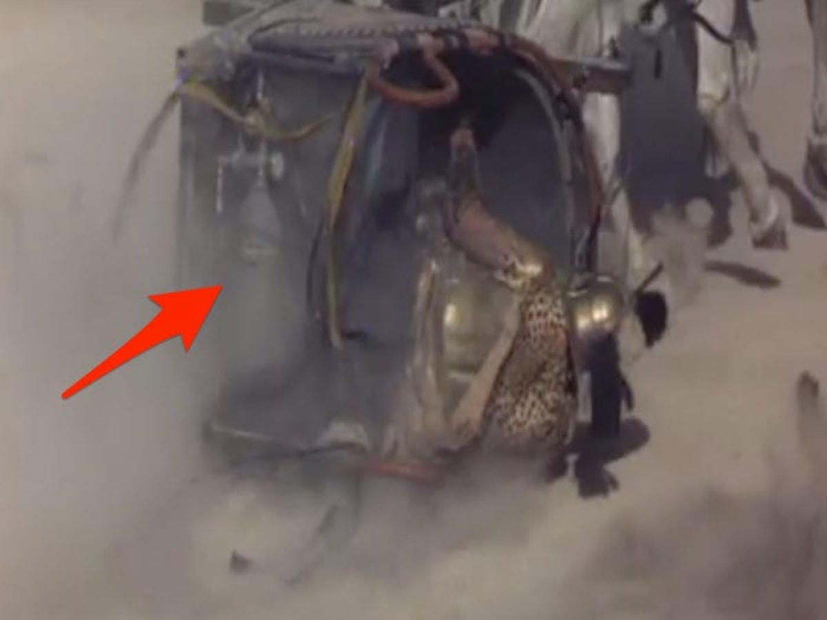   Bình khí nén trong "Gladiator": Một bình khí nén đã bị phát hiện phía sau chiếc xe ngựa kéo, trong một cảnh quay của phim "Gladiator". Bình khí này được cố ý sử dụng để tạo hiệu ứng đặc biệt, tuy nhiên nó trở nên vô lý trong một bộ phim thời La Mã cổ đại.