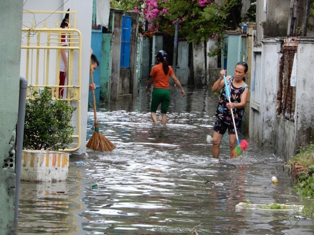 Một số tuyến đường và khu dân cư nước rút chậm.