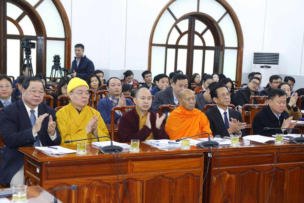 Các đại biểu tại Hội nghị UBTƯ MTTQ Việt Nam lần thứ ba, khoá IX.