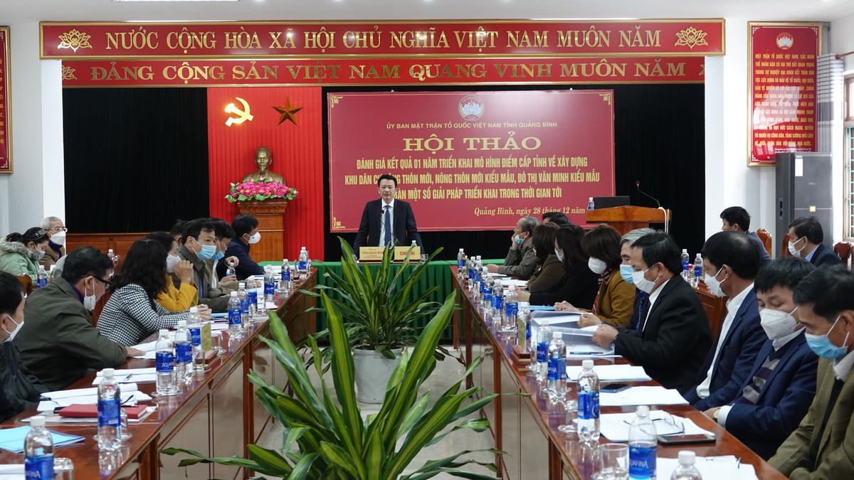Ông Trần Quang Minh, Phó Chủ tịch Uỷ ban MTTQ Việt Nam tỉnh Quảng Bình chủ trì hội nghị.