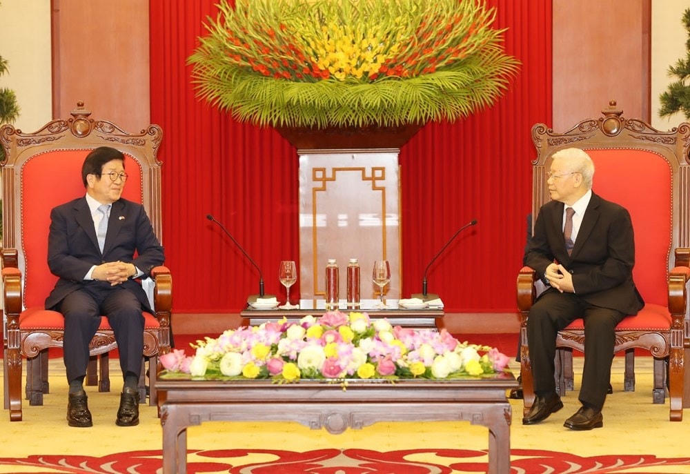 Tổng Bí thư, Chủ tịch nước Nguyễn Phú Trọng tiếp Chủ tịch Quốc hội Hàn Quốc Park Byeong-Seug. (Ảnh: Trí Dũng/TTXVN).