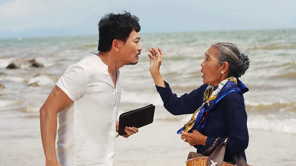 Tâm và mẹ bàng hoàng nhận ra nhau.