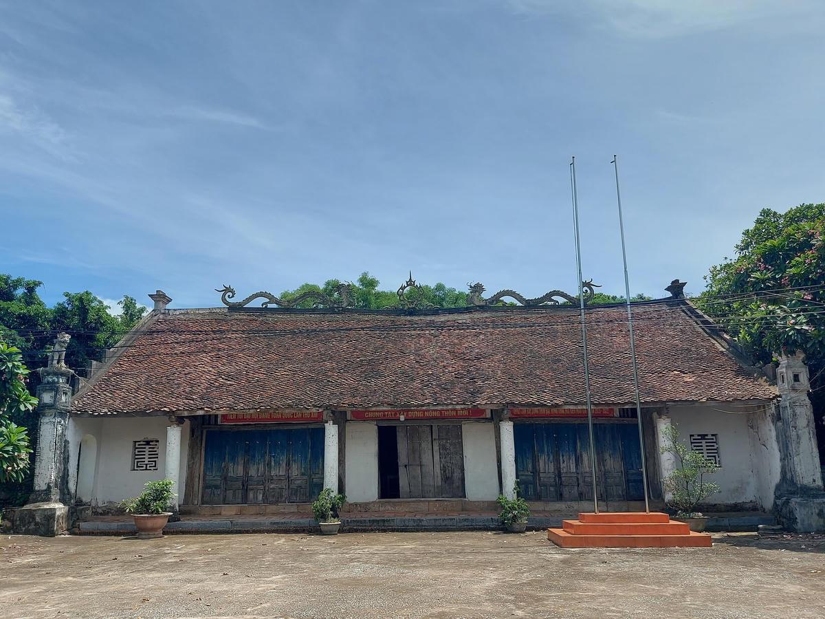 Hơn 100 năm qua, đình Vân Xá là nơi thờ thành hoàng làng và là nơi sinh hoạt văn hóa của người dân thôn Vân Xá (xã Hoạt Giang).