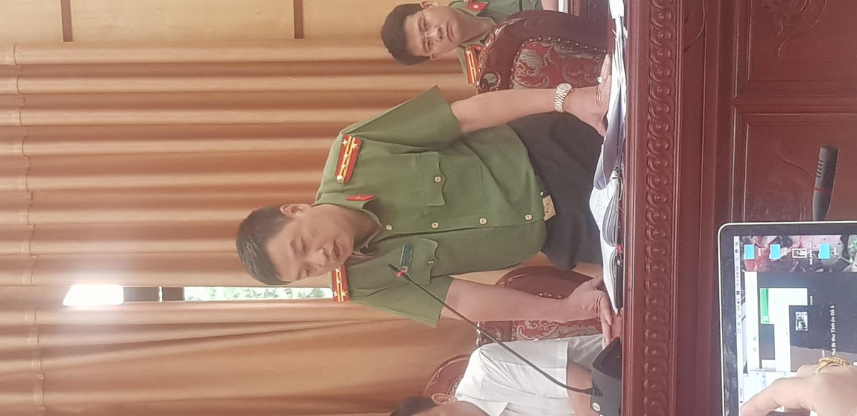 Đại tá Trần Phú Hà trả lời báo chí tại buổi họp báo.