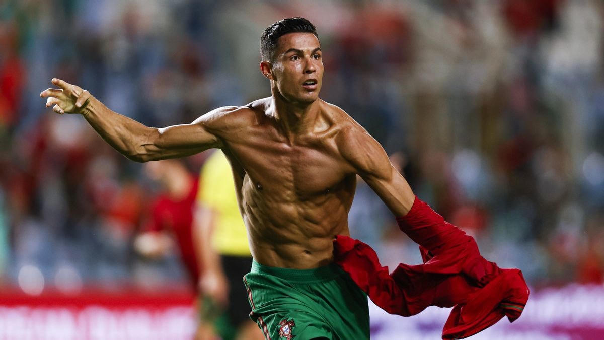 Chiếc vé xem Ronaldo đá trận đầu tiên cho MU tăng giá chóng mặt