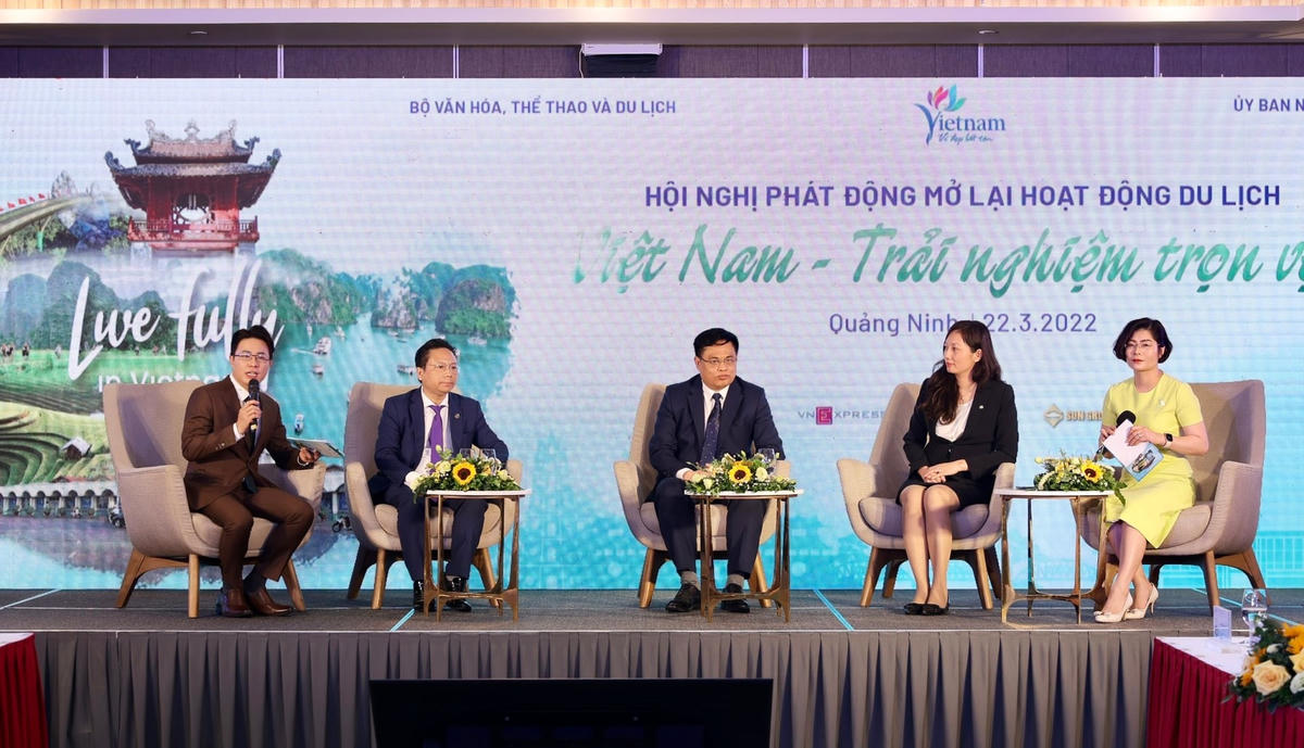 Các đại biểu tham gia tọa đàm.
