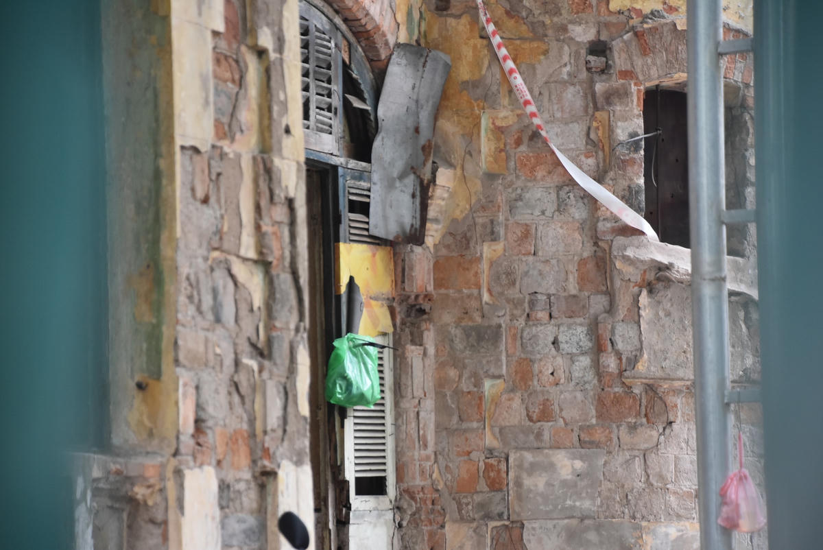 Căn biệt thự nằm trên góc ngã tư Hàng Bài - Trần Hưng Đạo, xây dựng từ những năm đầu thế kỷ XX, đang được lên phương án trùng tu với kỳ vọng hồi sinh một di sản kiến trúc Pháp.