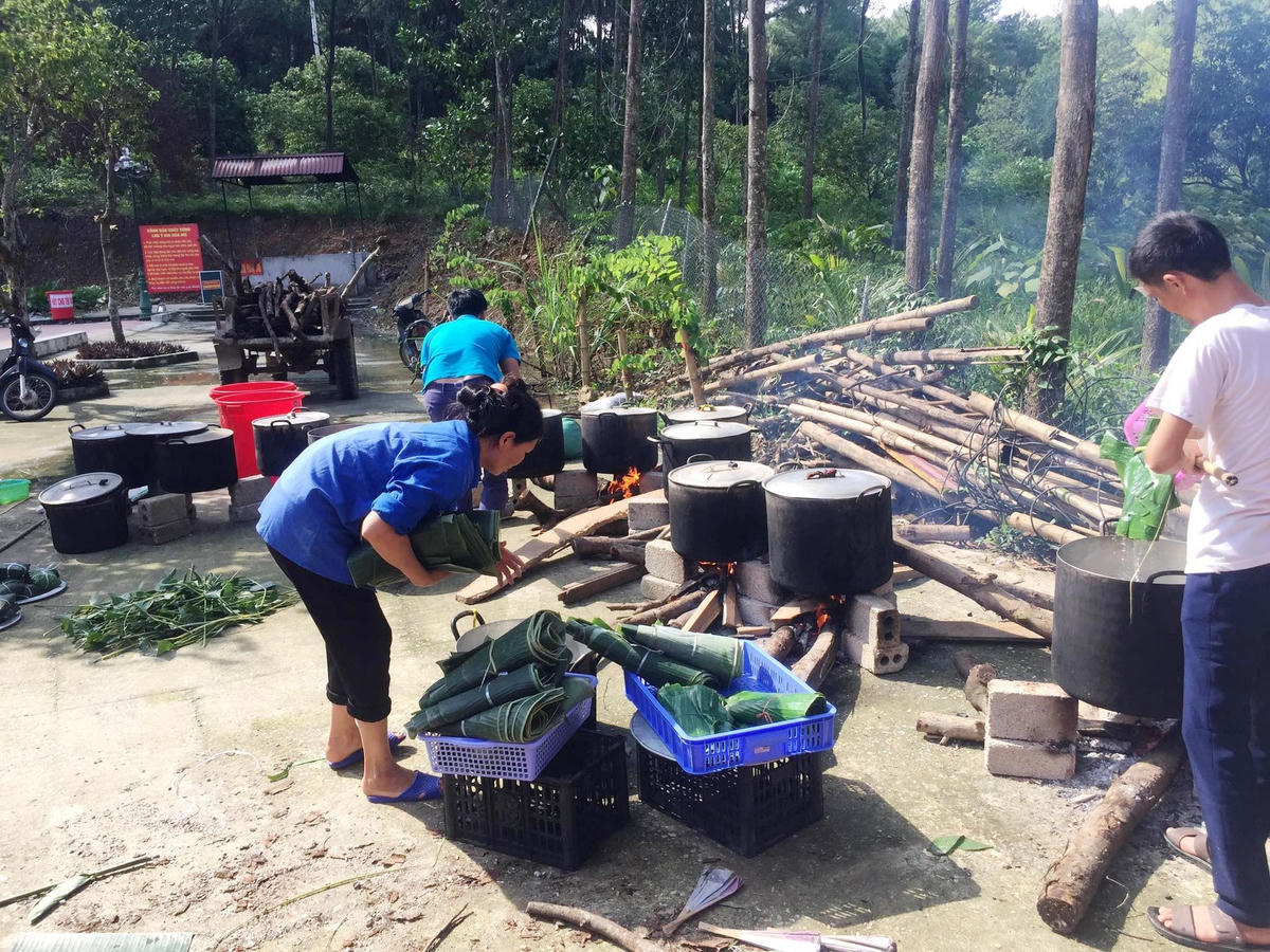 Những nồi bánh chưng nghĩa tình.