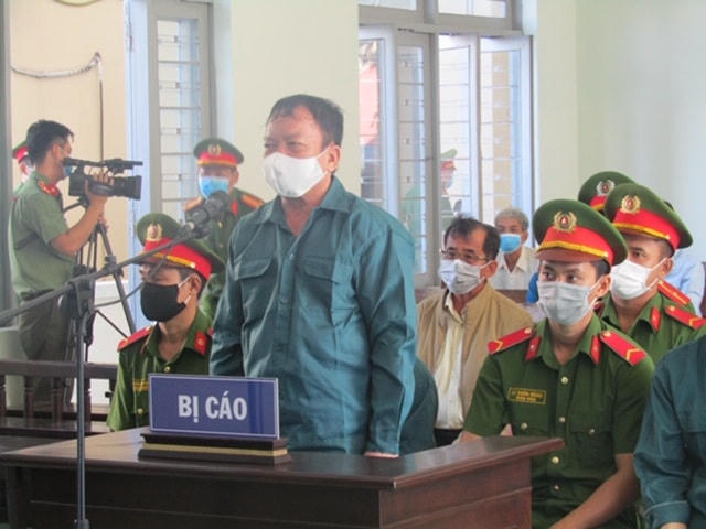 Bị cáo Trần Hoàng Khôi, nguyên Phó Chủ tịch UBND TP Phan Thiết. Ảnh Lý Nam.