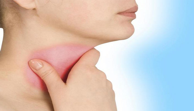 Nuốt cơm, vỗ lưng chữa hóc xương: Nguy cơ nhiễm trùng, thủng thực quản