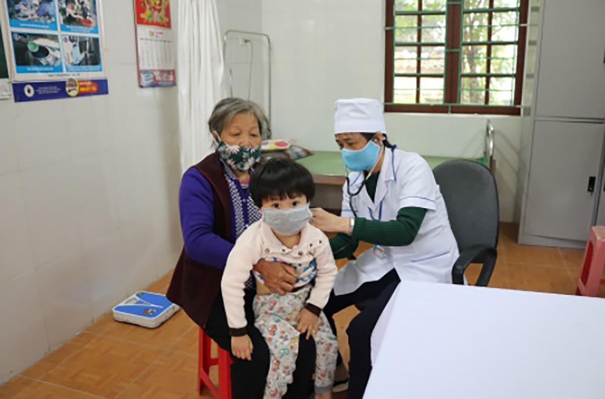 Tiêm vaccine là giải pháp phòng ngừa cúm mùa quan trọng.