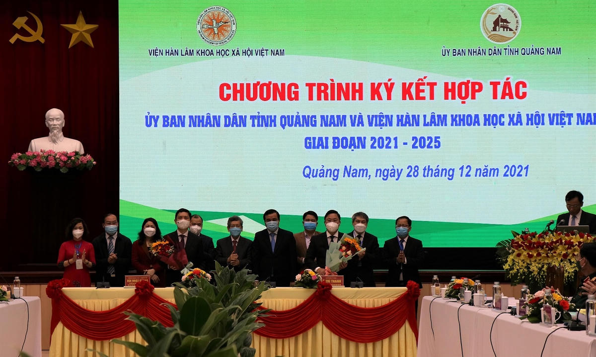 Lễ ký kết hợp tác nghiên cứu khoa học xã hội và nhân văn giai đoạn 2021-2025.