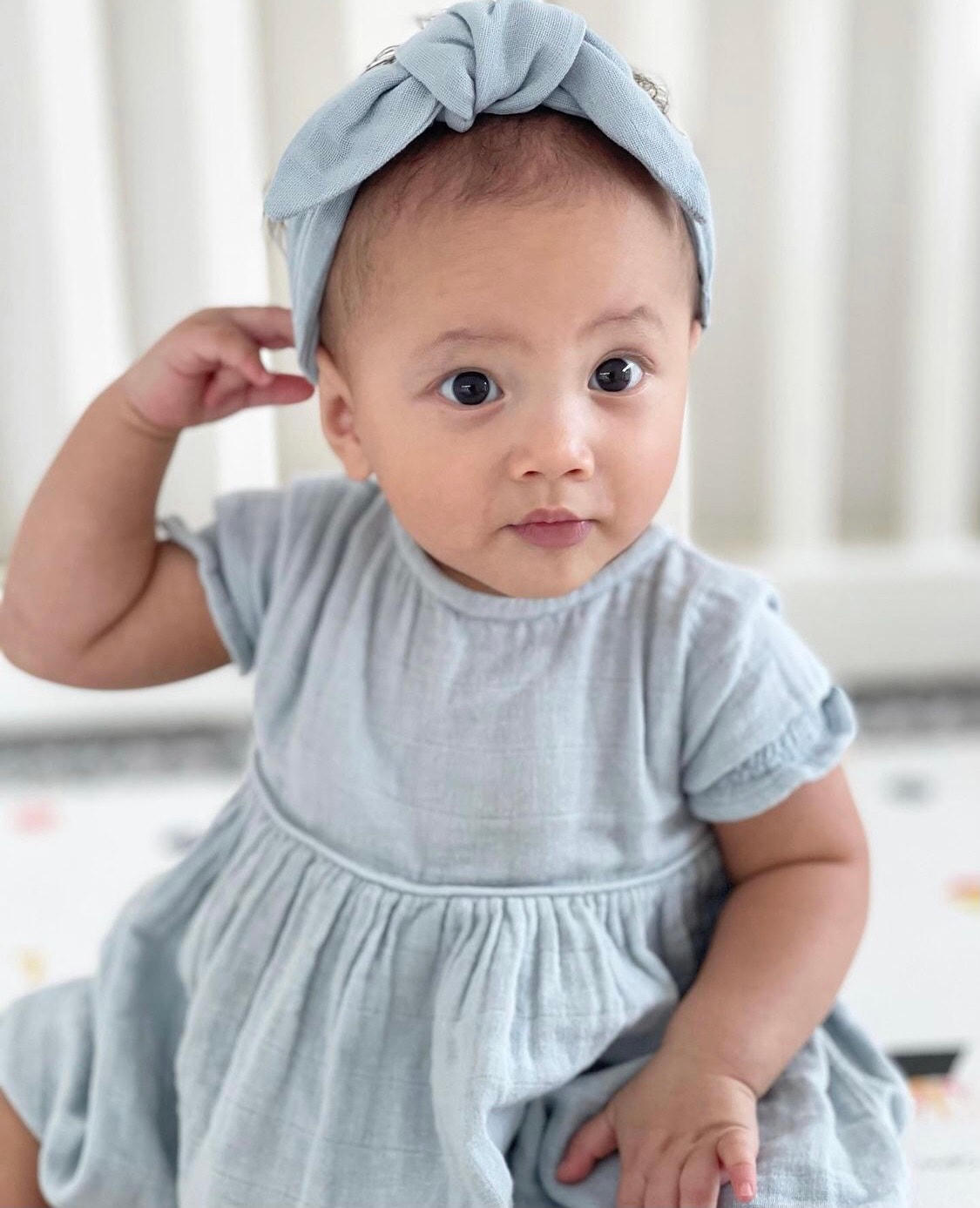 Càng lớn, Lisa càng xinh xắn, giống mẹ Hà Hồ.