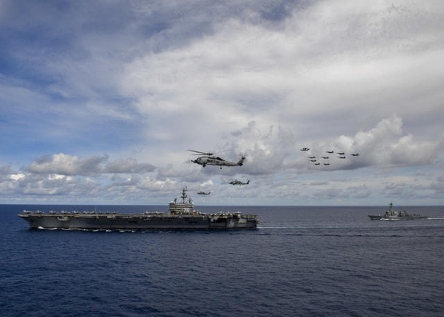 Các máy bay chiến đấu F/A-18 E/F Super Hornet, máy bay tác chiến điện tử, máy bay chỉ huy và cảnh báo sớm trên không đã cất cánh từ cả 2 tàu sân bay USS Ronald Reagan và USS Nimitz trong cuộc tập trận trên Biển Đông. Tham gia tập trận, các máy bay sẽ mô phỏng các cuộc tấn công giả định nhằm vào kẻ thù, nhằm kiểm tra khả năng phát hiện và ngăn chặn các mối đe dọa.  