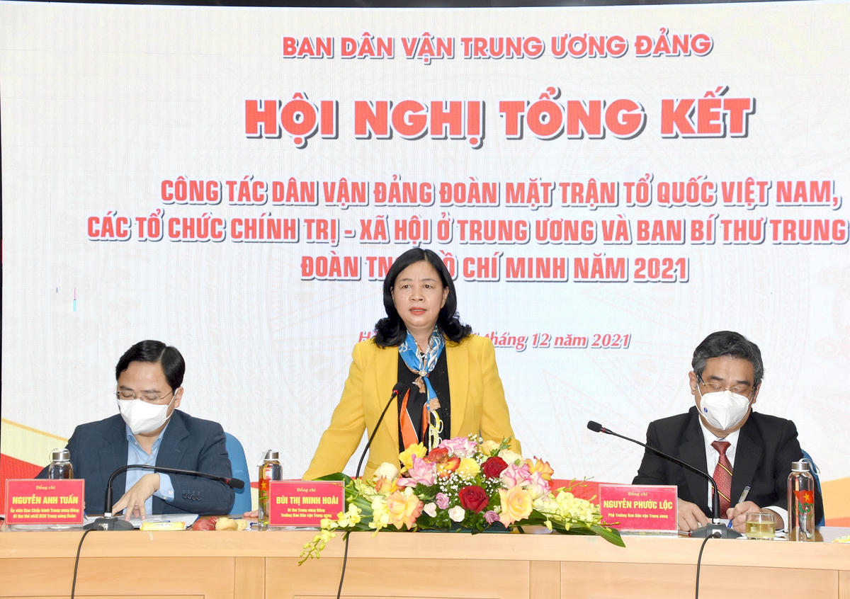 Trưởng ban Dân vận Trung ương Bùi Thị Minh Hoài chủ trì Hội nghị.