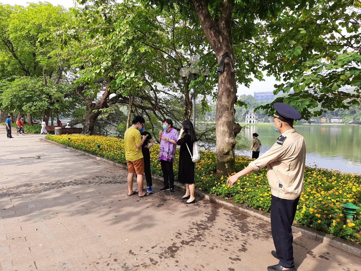 Người dân Hà Nội vẫn chủ quan trong phòng chống dịch 