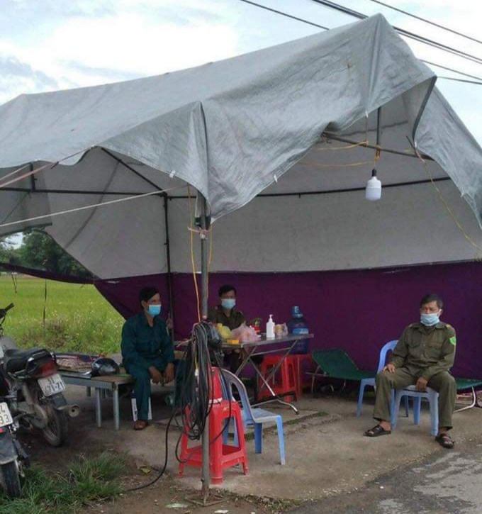 Xã Nga Trung (huyện Nga Sơn, Thanh Hóa) lập thêm chốt kiểm soát sau khi ghi nhận 4 ca mắc mới trên địa bàn.