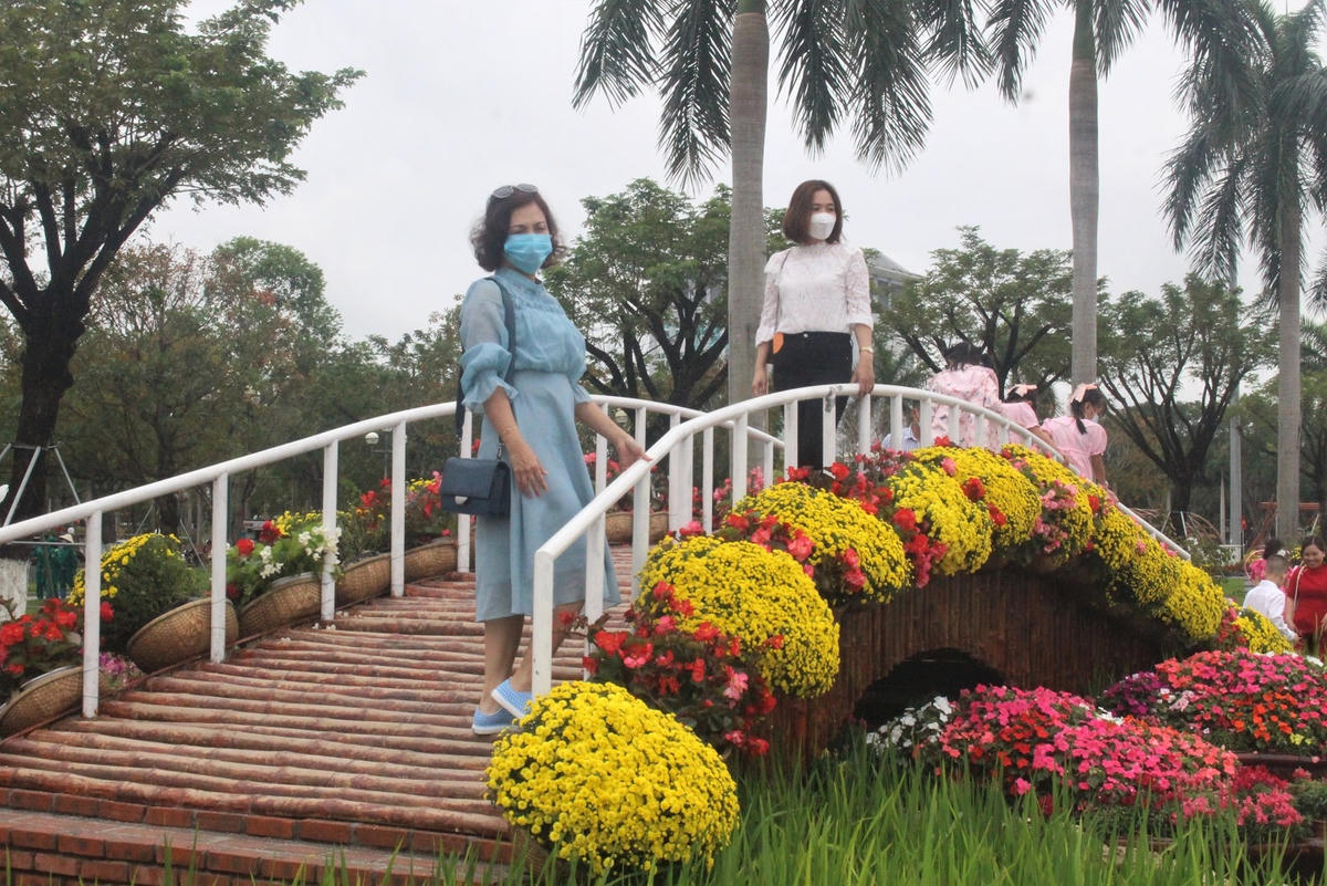 Cây cầu tre được trưng bày giữ lòng TP Tam Kỳ.