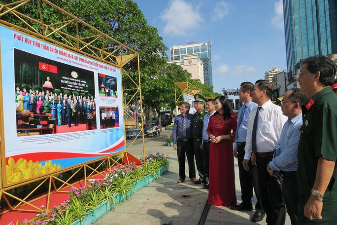 Triển lãm ảnh ‘Tự hào một dải biên cương’
