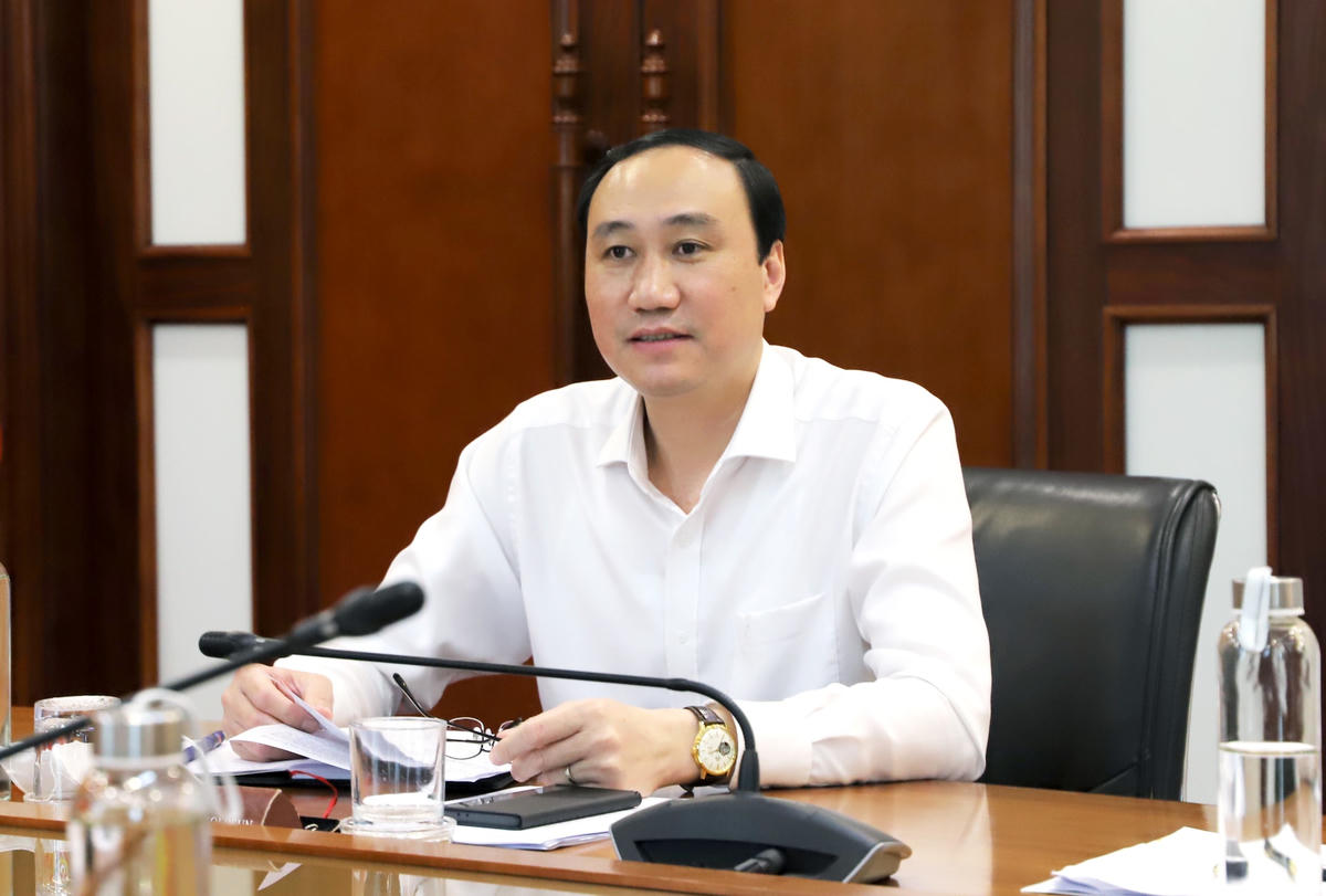 Phó Chủ tịch Phùng Khánh Tài phát biểu tại cuộc họp.