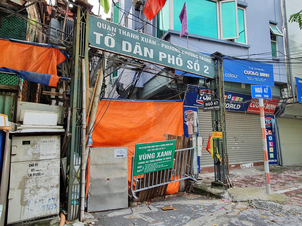 Các chốt chặn cứng được dựng lên từ rất nhiều phương tiện, vật liệu khác nhau.