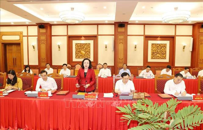 Bà Ngô Thị Thanh Hằng, Ủy viên Trung ương Đảng, Phó Bí thư Thường trực Thành ủy Hà Nội trình bày báo cáo tại buổi làm việc. Ảnh: Trí Dũng/TTXVN.