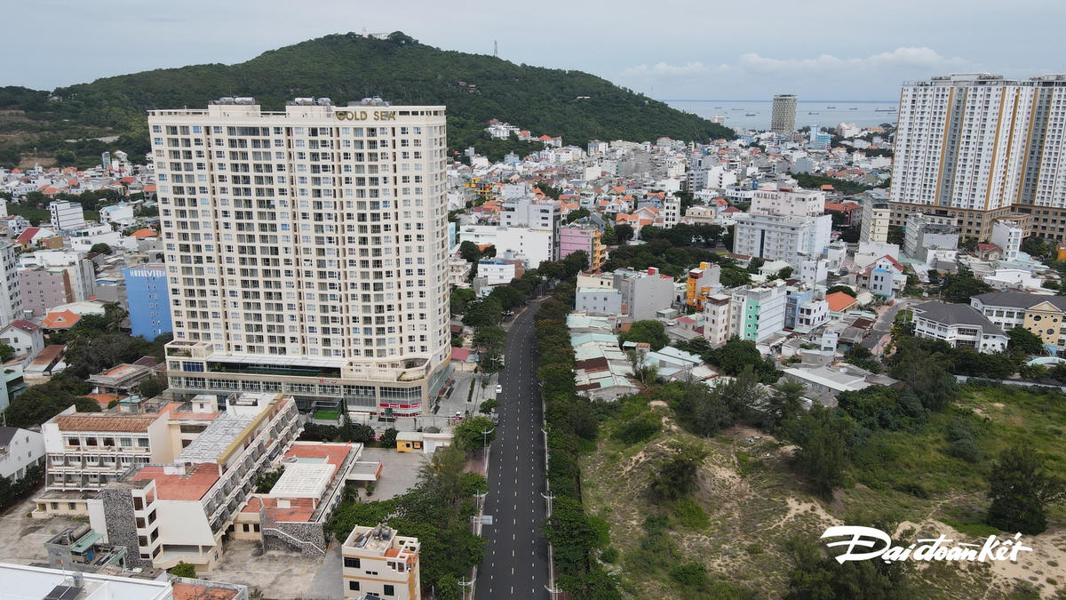 Những con đường du lịch không một bóng người, xe qua lại - Ảnh: Hữu Vinh.
