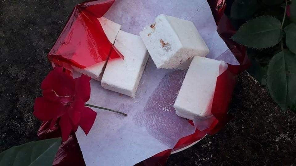 Mẻ bánh được đánh giá đạt chất lượng cần có những yếu tố như: bánh mềm, dẻo, mịn, vị ngọt dịu thanh thanh của mật mía và đặc biệt bánh không bị bở.