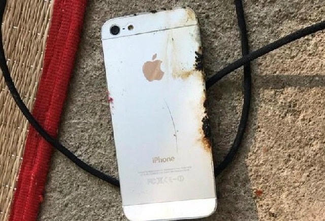 Chiếc iPhone bất ngờ phát nổ khi cắm sạc khiến anh T. tử vong hồi tháng 10/2019.
