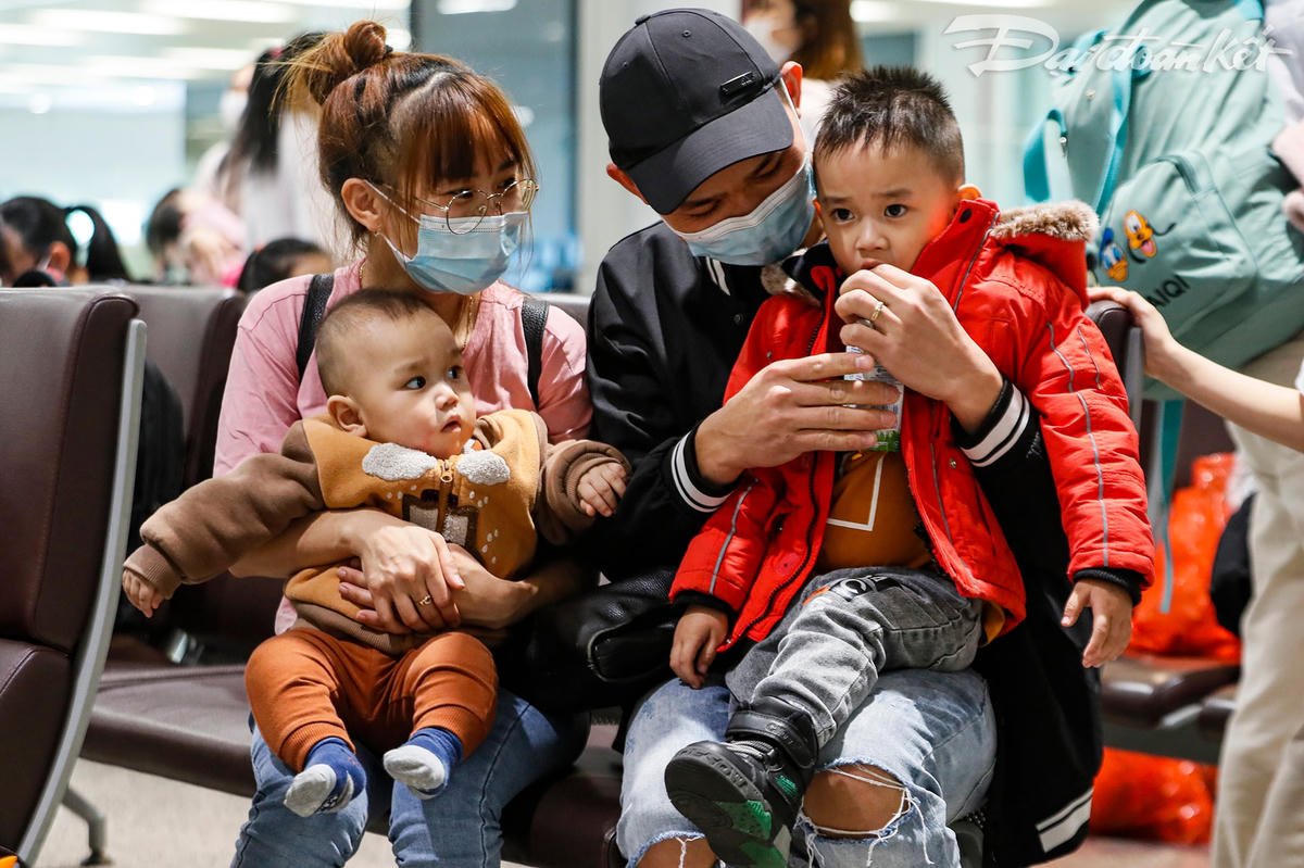 Trẻ em được trở về an toàn cùng với bố mẹ sau nhiều ngày sơ tán.