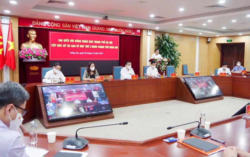 Quang cảnh hội nghị tiếp xúc cử tri.